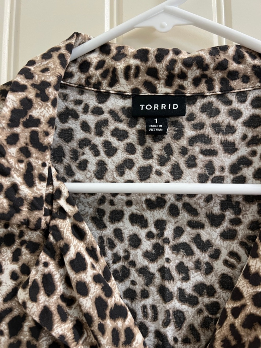 Torrid Leopard Print Tie-Front Blouse - Neutral Animal Print - Picture 3 of 4